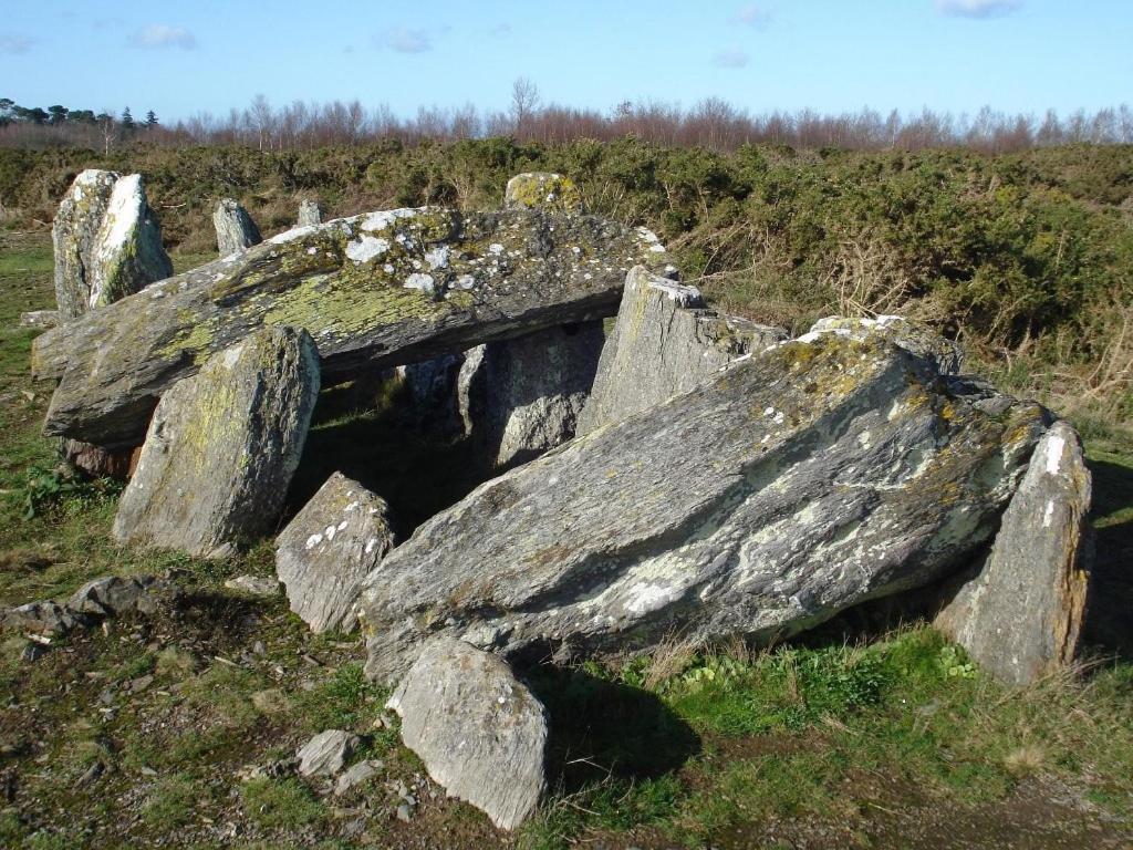 Moulin Menhirs & Zone Naturelle Protegee Saint-Just  Buitenkant foto